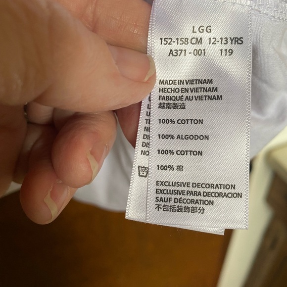 Jordan White Tee with Red and Black #23 Graphic. Boy’s Youth Size Large (12-13). - Picture 8 of 10